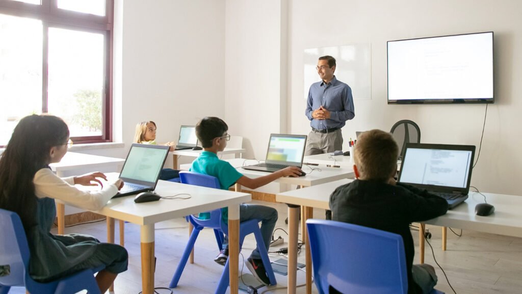 The Digital Classroom: How Technology is Revolutionizing Modern Education